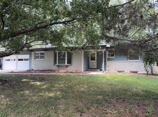 1300 Eastridge Dr, Lincoln, NE 68510