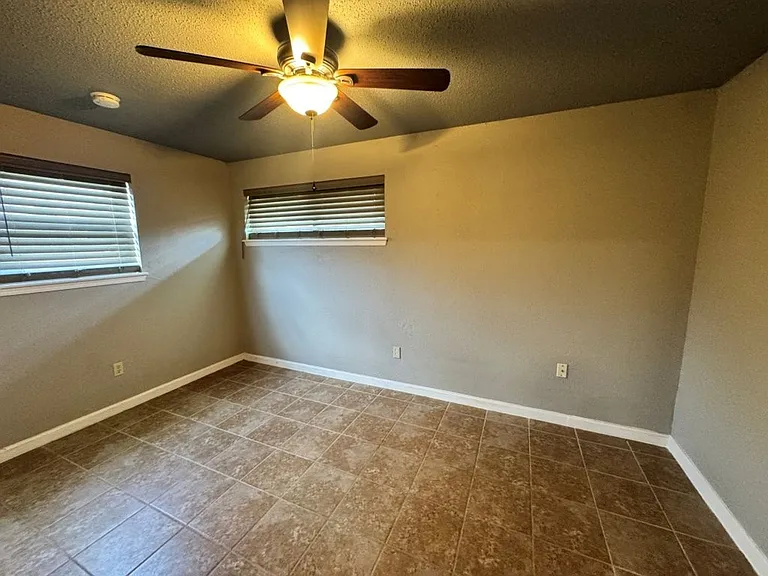 1700 N Janeway Ave — Photo 12