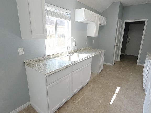 5th image of 1203 Beckwood Cir