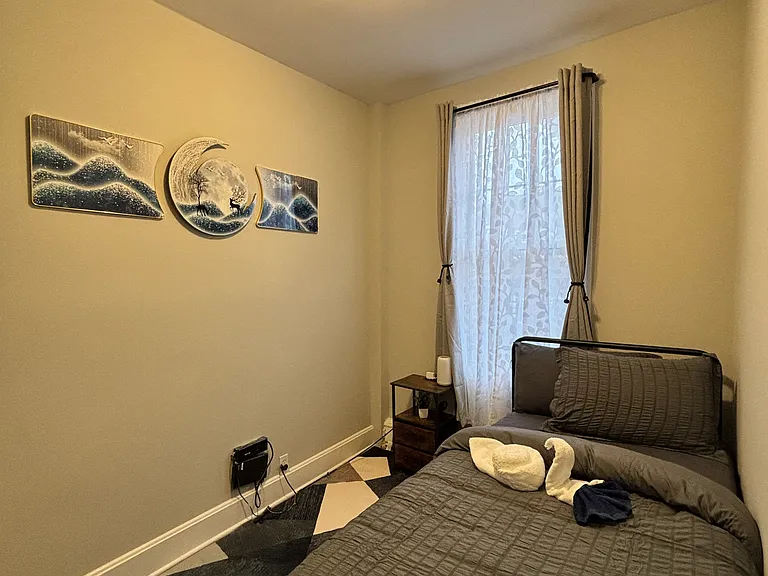 40 Manhattan Ave #2 — Photo 11