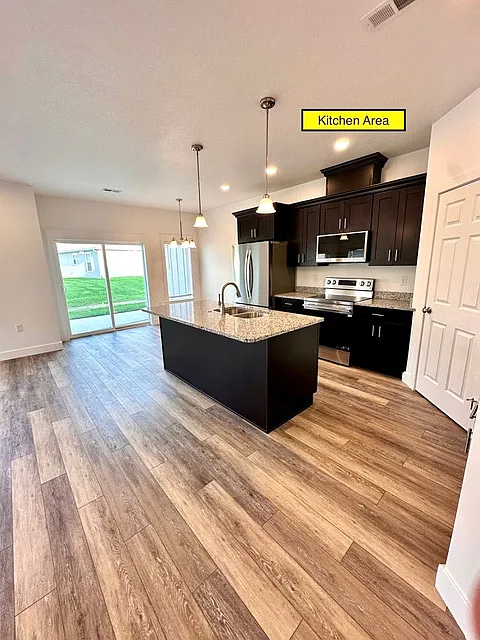 4 bed, 2.5 bath, 1850 sqft, $2,000 — Photo 4