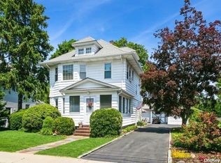 172 Manor Ave, Westbury, NY 11590