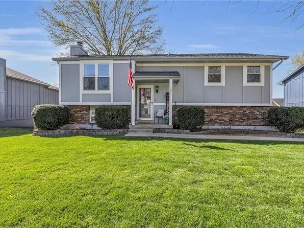 15801 W 152nd Ter, Olathe, KS 66062