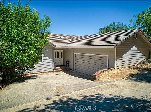 2nd image of 3113 S Lake Dr