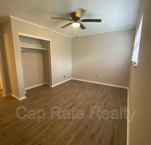 1226 Parkview Dr — Photo 5