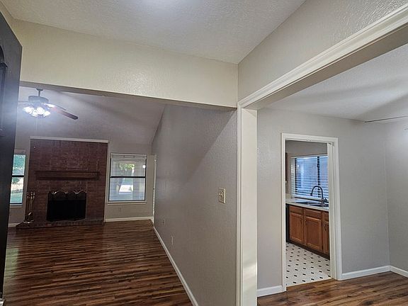 3rd image of 1402 Sheppard Ln