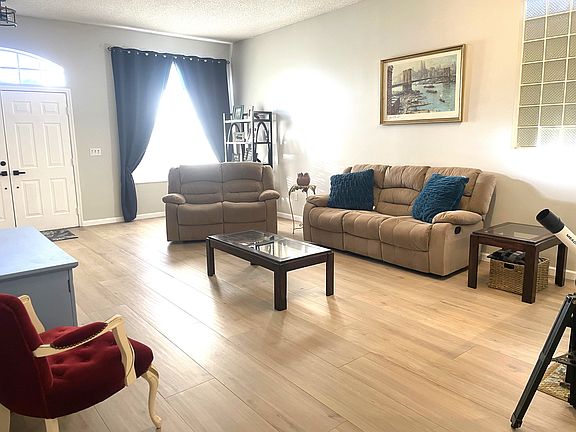 4th image of 770 Lake Wellington Dr