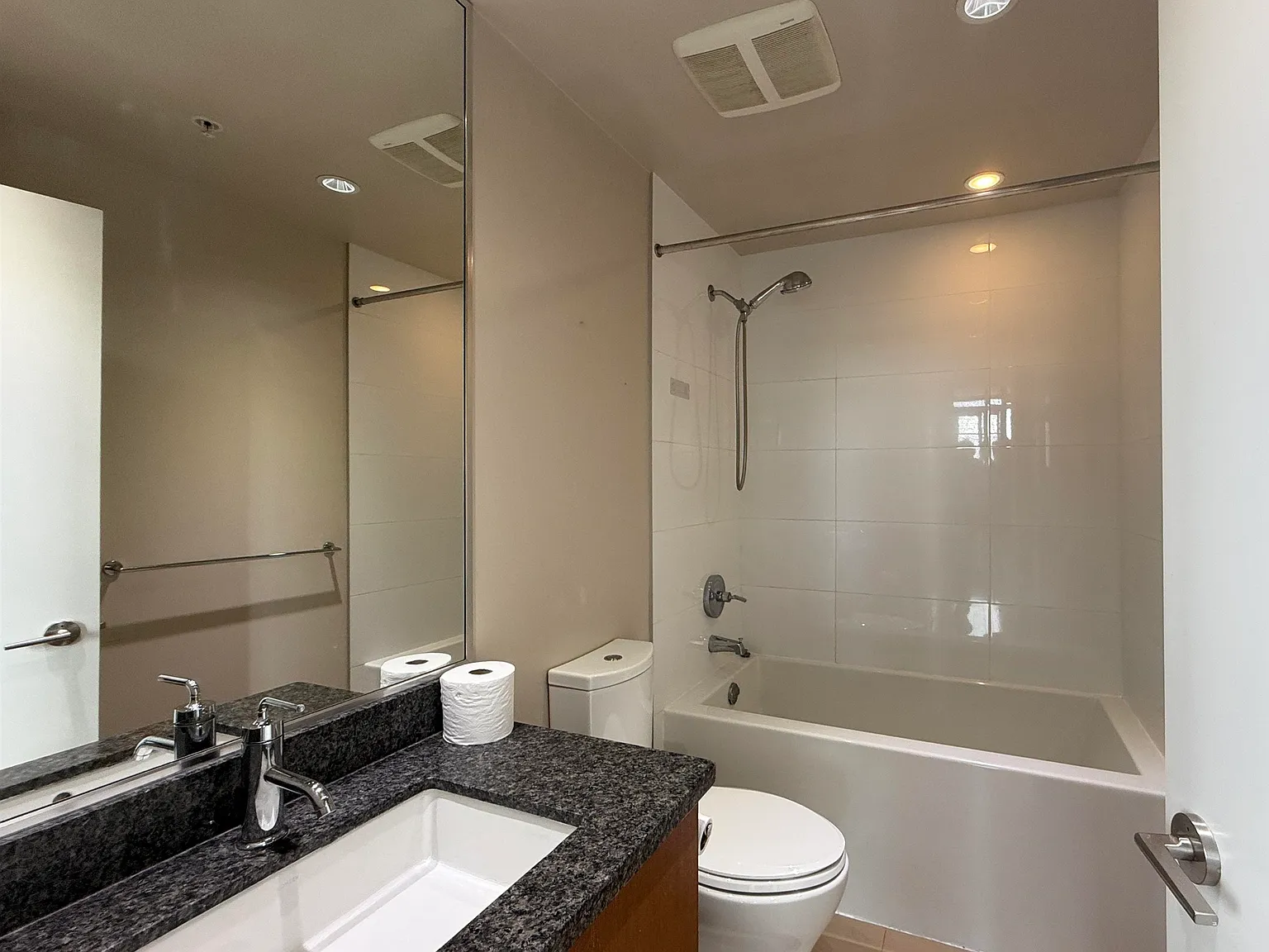 1 bed, 612 sqft, $1,950 — Photo 4