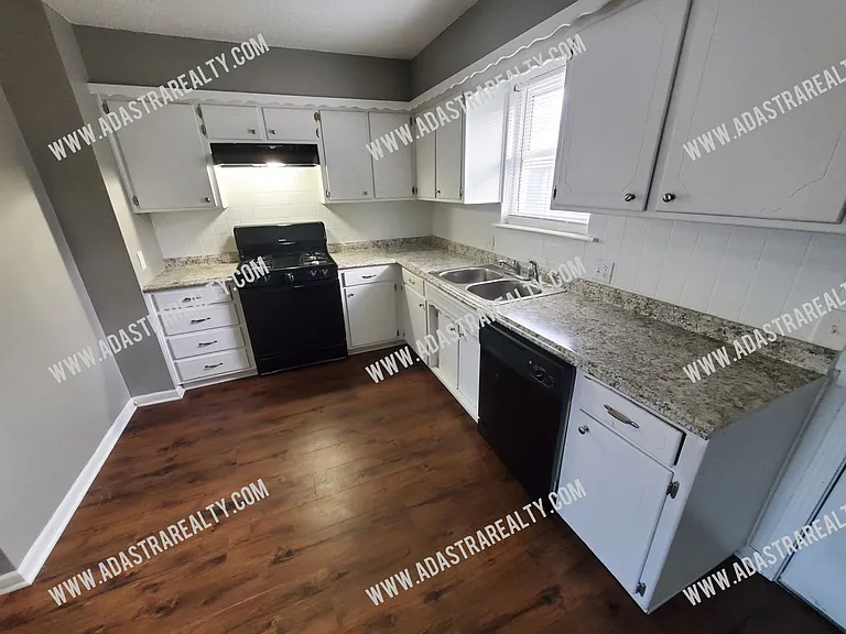 1517 E Elizabeth St — Photo 9