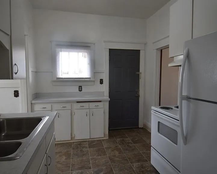 1503 Queen Ave SW — Photo 9