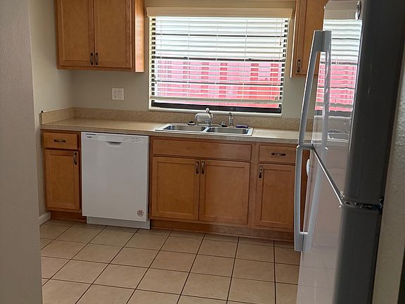 4th image of 1084 Pelham Ct