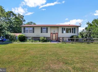 6207 Wolfgang School Rd, Glen Rock, PA 17327