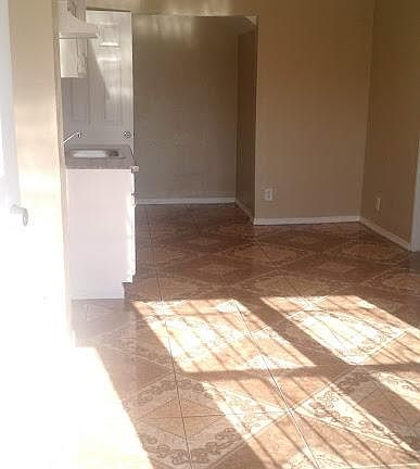 4th image of 9412 Parmelee Ave