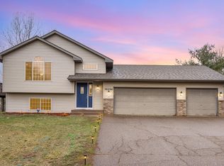 38296 Casselberry Dr, North Branch, MN 55056