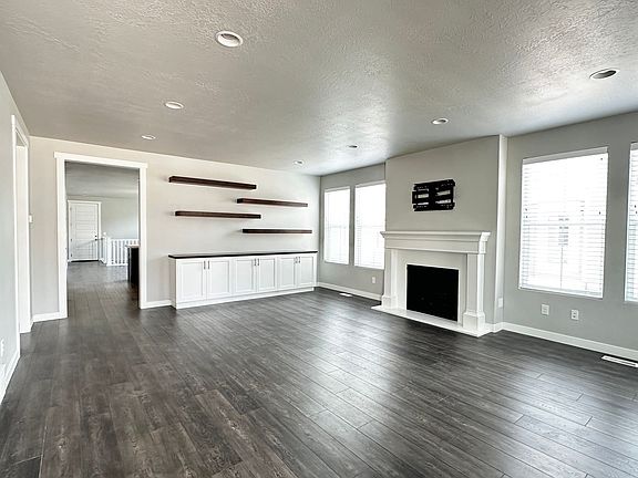 4th image of 5042 W Willow Way