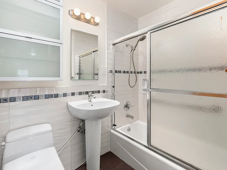 4444 Balboa St #105 — Photo 11