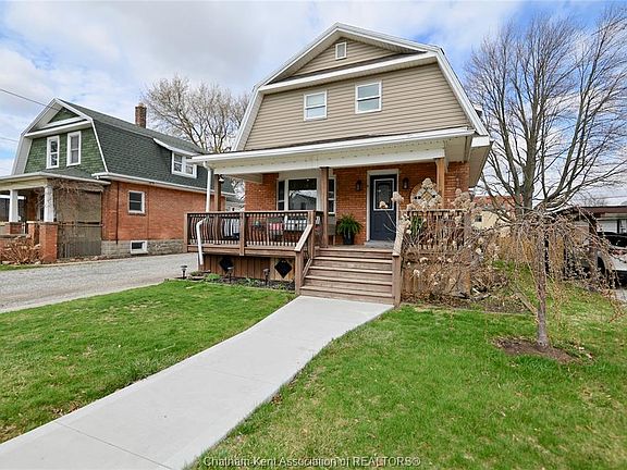 2nd image of 8 Ebenezer St E