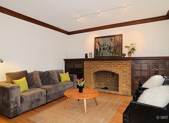 3rd image of 2035 W Berwyn Ave #1