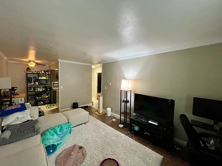 2425 N Oakland Ave — Photo 3
