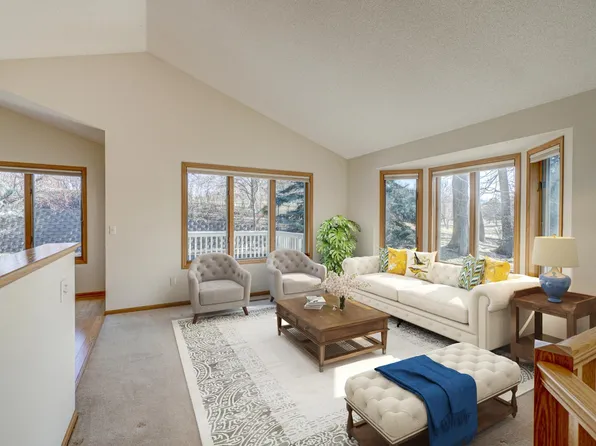 901 Towne Cir, Stillwater, MN 55082
