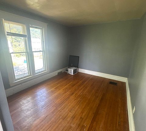 3rd image of 722 Staples Ave APT 3