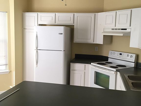 4th image of 44 Hampton Dr