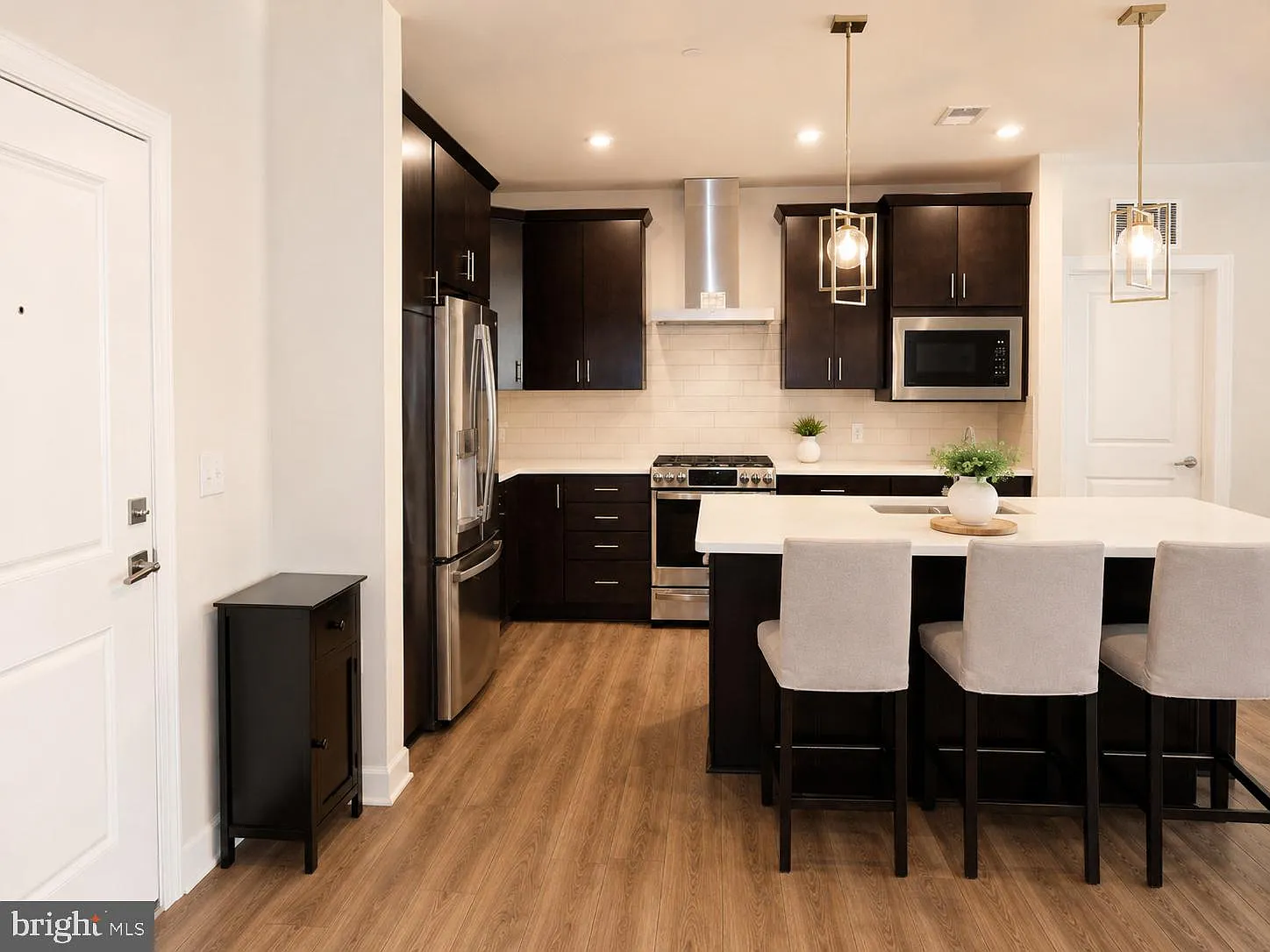 2 bed, 2.0 bath, 1301 sqft, $3,290 — Photo 3