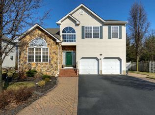 37 Kiser Ln, Bridgewater, NJ 08807