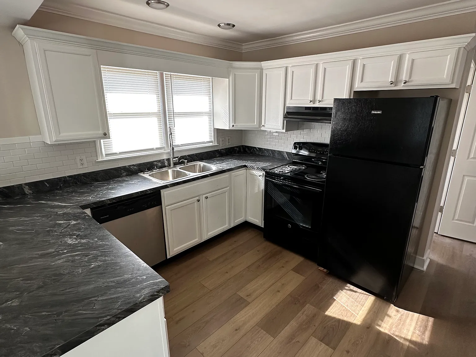3 bed, 1152 sqft, $1,500 — Photo 2