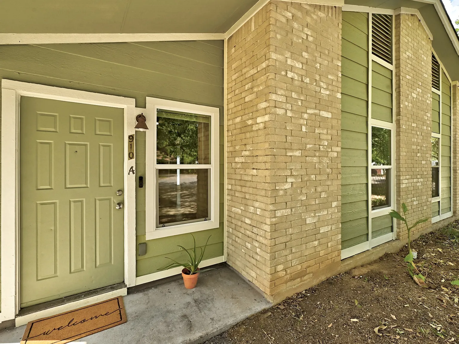 2 bed, 720 sqft, $1,600 — Photo 3