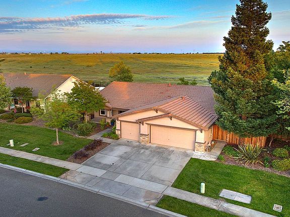 5th image of 4453 McRoberts Dr