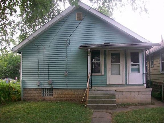 2nd image of 810 Thomas Ave
