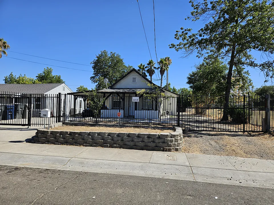 700 Williams Ave #1