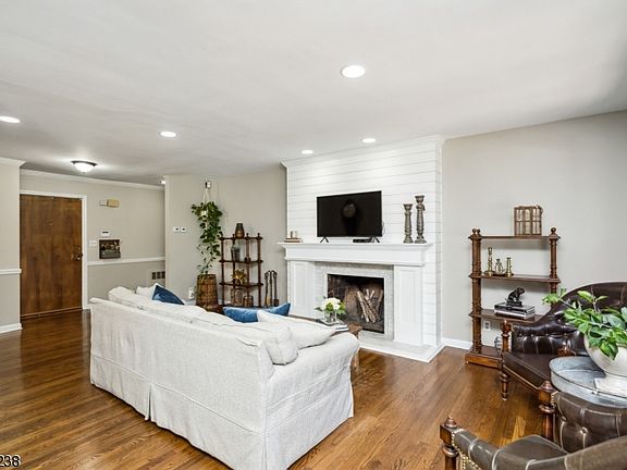 4th image of 63 Evergreen Dr