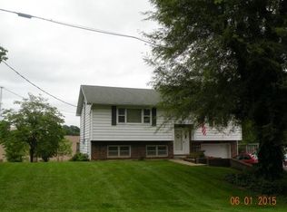 909 Broad St, Waverly, MO 64096