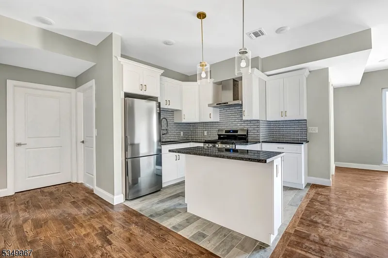 2 bed, 1100 sqft, $2,900 — Photo 4