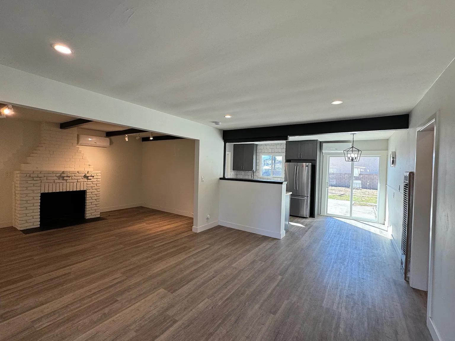 2 bed, 1050 sqft, $3,200 — Photo 2