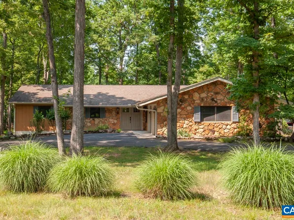 21 Oak Grove Rd, Palmyra, VA 22963