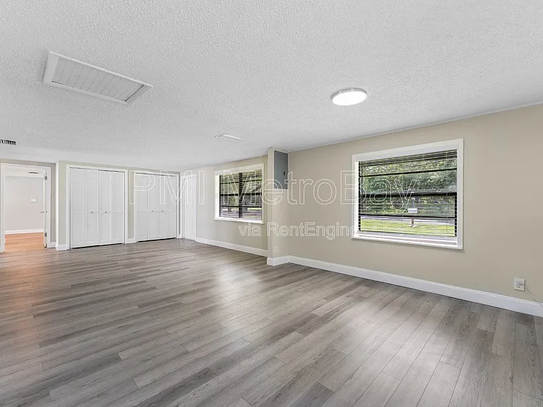 6121 N Falkenburg Rd — Photo 22