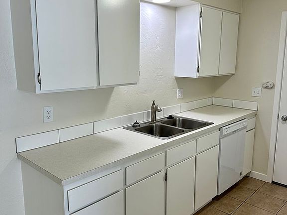 3rd image of 6204-6265 SW Warwick Ct #6229