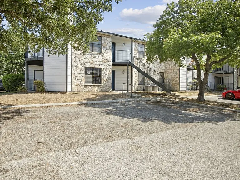 Highland Ridge — Photo 1