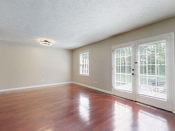 5th image of 1005 Fair Oaks Dr