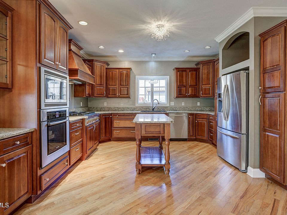 16th image of 405 Heather View Dr
