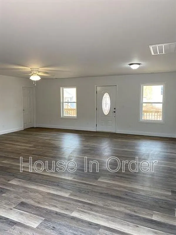 3 bed, 2.0 bath, $1,795 — Photo 2