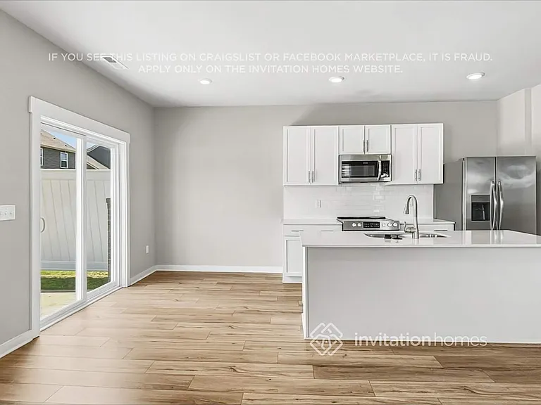 786 Mickelson Way — Photo 7
