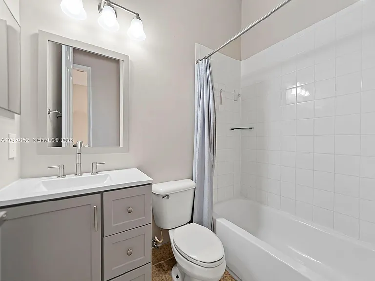 1049 NE 42nd Pl — Photo 16