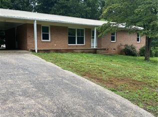 418 Chapel Dr, Lexington, NC 27295