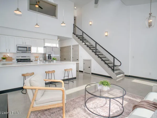 613 Burnett Farm Ln, Louisville, KY 40243