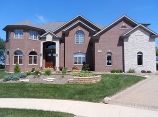 4N121 Doral Dr, West Chicago, IL 60185
