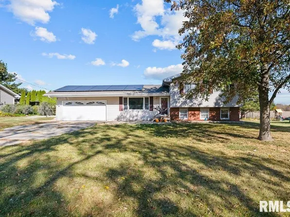 121 E 4th St, Mineral, IL 61344